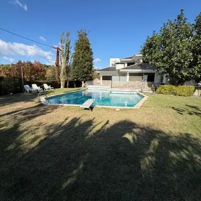 Apartamento con piscina cerca de Barcelona