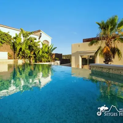 Stunning Villa Ibizenca with private pool in Sitges