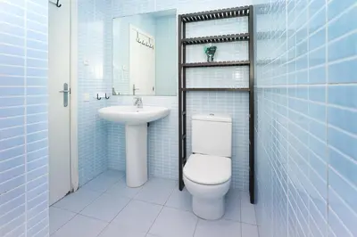 a bathroom with a toilet and a sink at Apartamento con Terraza, Balcón de Barcelona in Esplugues de Llobregat