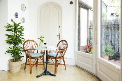 a dining room with a table and chairs and a window at La Casa Gran B&B in Barcelona