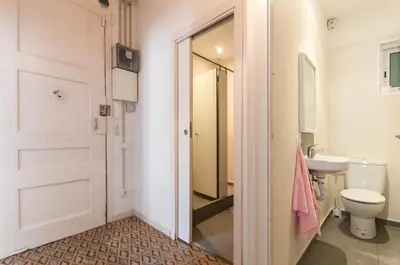a bathroom with a toilet and a sink at Gopal - Piso 7 pax con wifi y calefacción Gracia Barcelona in Barcelona
