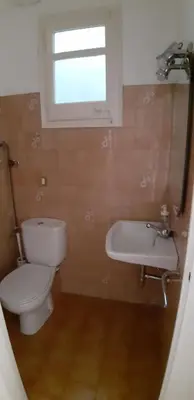 a bathroom with a toilet and a sink and a window at Piso Zona Plaza España, junto a Montjuic, in Barcelona