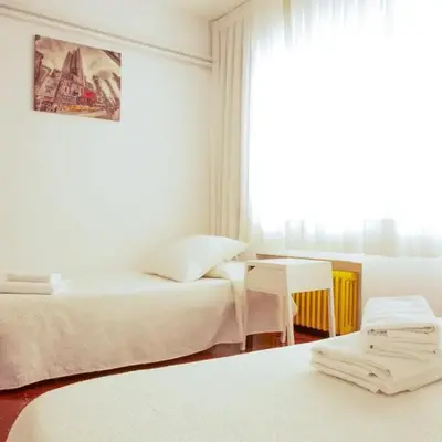 Barcelona City Street Hostal