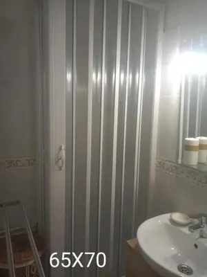 a bathroom with a shower and a sink at UN ESPACIO DONDE CREAR GRANDES RECUERDOS in Calella