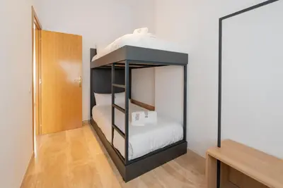 a small bedroom with a bunk bed in a room at Petit Luxe Ègara in Terrassa