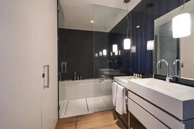 a bathroom with two sinks and a bath tub at Mercer Casa Torner i Güell in Vilafranca del Penedès