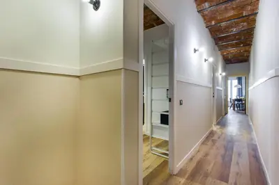 a hallway with a mirror and a ceiling at Ola Living Music in Barcelona