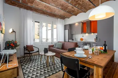 a living room with a table and a couch at Ola Living Music in Barcelona