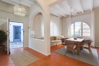 a living room with a table and a couch at La Casita - centro histórico y playa in Sitges