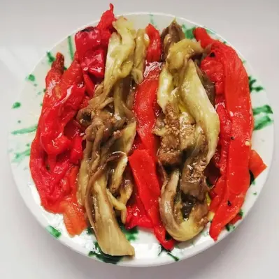 a plate of food with meat and peppers on it at MAS DEL VENT- Barbacoa, jardín, piscina privada y vistas a mar in Cunit