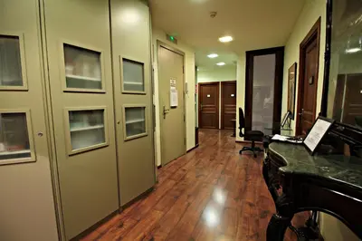 an office hallway with a piano and a hallway with doors at Hotel Annex - Rey Don Jaime I in Barcelona