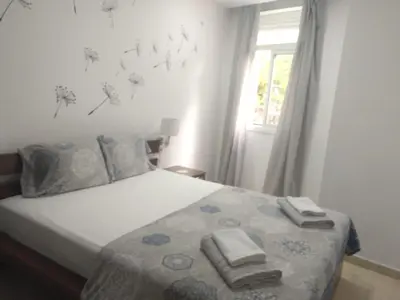 a bedroom with a bed with towels on it at Mejor Apartamento en Plaza España con Parking Gratuito in Barcelona