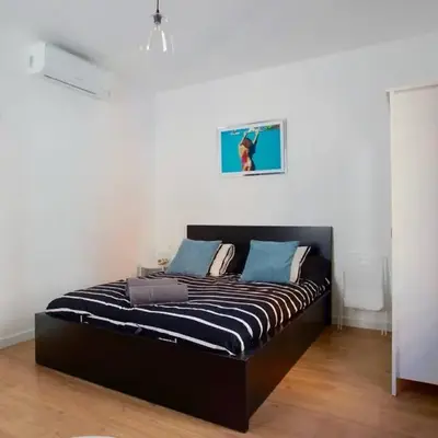 LOVELY FLAT FIRA MWC