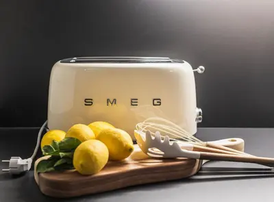 a juicer and lemons on a cutting board next to a toaster at Avinyo 2 Gotic · Spacious Loft in Gothic Quarter! in Barcelona