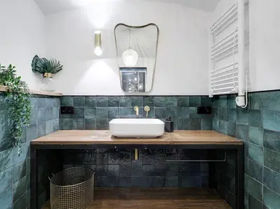 a bathroom with a sink and a mirror at Casa Maria Townhouse- terrace-4 bedrooms in Hospitalet de Llobregat