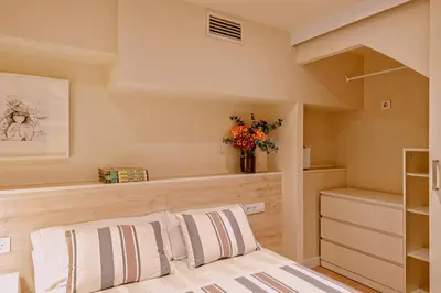 a bed with two pillows in a bedroom at Gran casa al lado de la playa y Barcelona Centro in Badalona
