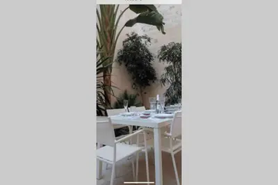 a dining room with a white table and chairs at Vive la playa y la noche de Sitges aquí in Sitges