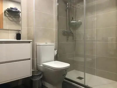 a bathroom with a toilet and a shower at Cerdanyola centro in Cerdanyola del Valles