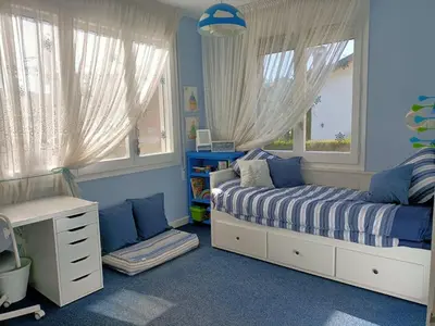 a bedroom with a bed and a desk and windows at Casa acogedora familiar en la montaña in Pallejá