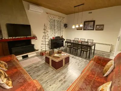 a living room with a couch and a table at Casa acogedora familiar en la montaña in Pallejá