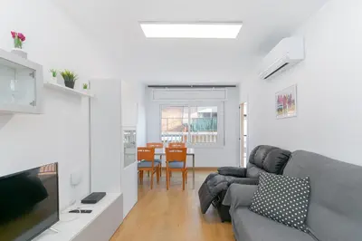 a living room with a couch and a dining room at Cadillac Check-in flexible-Bien comunicado-cerca Barcelona in Cornellà de Llobregat