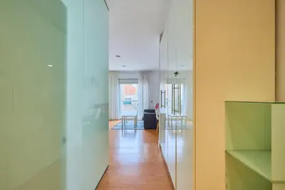 a room with a hallway with glass walls at Precioso Loft en Badalona Centro in Badalona
