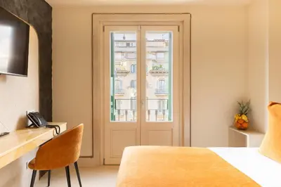 a room with a bed and a window at Cosmo Apartments Rambla Catalunya in Barcelona
