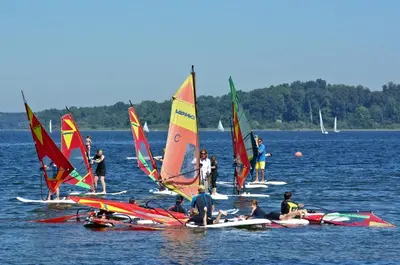 a group of people on sailboats in the water at Casa de Pueblo junto Barcelona Centro in Vilassar de Dalt
