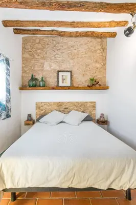 a bedroom with a bed in a room at Apartamento rústico reformado con encanto (Garraf) in Sant Pere de Ribes