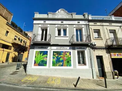 a building with a mural on the side of it at Casa nanit apt c in Hospitalet de Llobregat