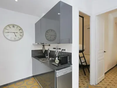 a kitchen with a sink and a clock on the wall at Casa nanit apt c in Hospitalet de Llobregat