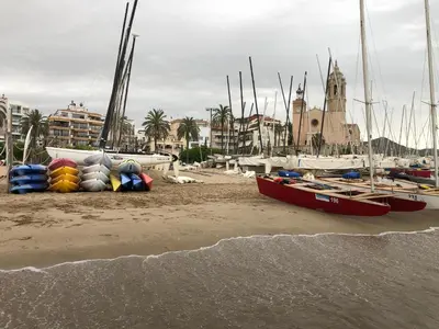 a group of boats sitting on the sand on the beach at Fragata Beach Seaview in Sitges