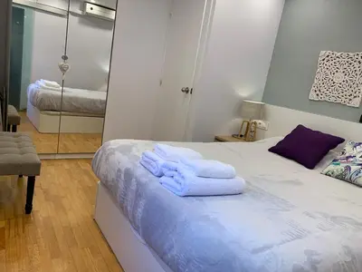 a bedroom with two white towels on a bed at Apartamento Rambla Catalunya in Barcelona