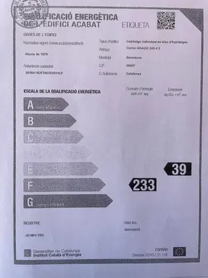a white piece of paper with a piece of paper at Apartamento Rambla Catalunya in Barcelona