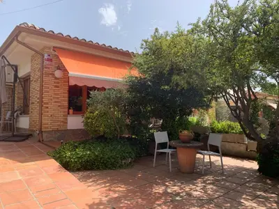 a house with a table and chairs in a yard at Casa acogedora al pie de Montserrat in Collbató