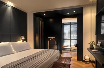 a bedroom with a bed and a black wall at Hotel Casa Sagnier in Barcelona