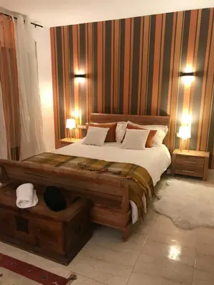 a bedroom with a large wooden bed with two lamps at Gran apartamento de 4 habitaciones en Sitges in Sitges