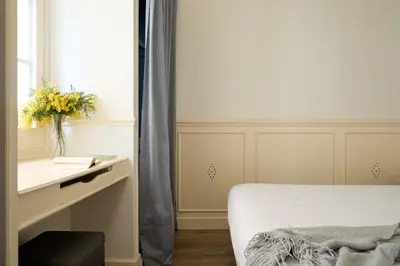 a bedroom with a bed and a desk and a window at Casa Cosi - Patio 2 in Barcelona