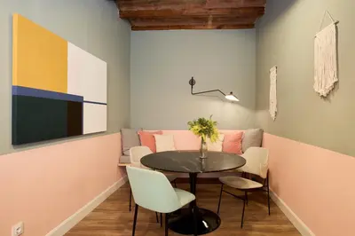 a dining room with a table and chairs at Casa Cosi - Putxet 2 in Barcelona