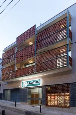 an external view of a building with a black clubs sign at 8 lacus VICTORIA in Hospitalet de Llobregat
