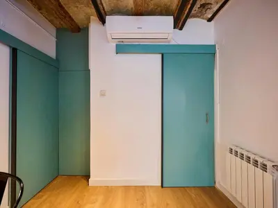 an empty room with green walls and a ceiling at Casa Wilson by MyRentalHost in Barcelona
