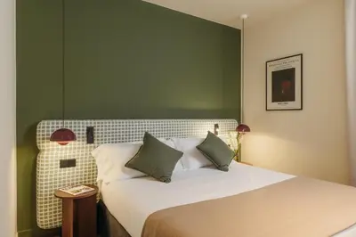 a bedroom with a bed with a green wall at H Regas Adults Only in Barcelona