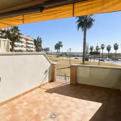 Onze - primera línea de mar con piscina
