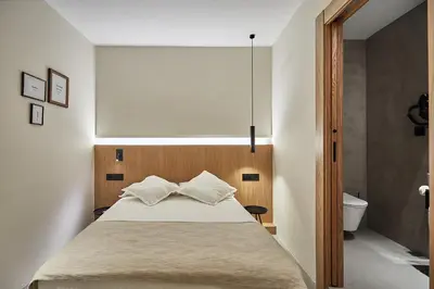 a bedroom with a bed and a bathroom at Ella Hostel Ramblas in Barcelona