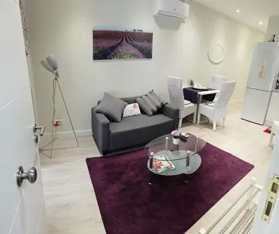 a living room with a couch and a table at Barcelona, Apartamento de 2 habitaciones. in Hospitalet de Llobregat