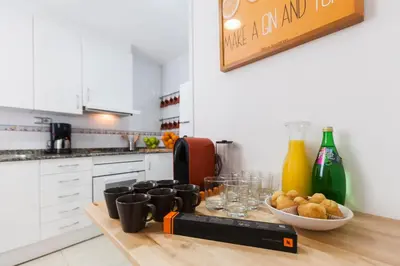 a kitchen with a table with a blender and some drinks at Be Barcelona Plaza Catalunya in Barcelona