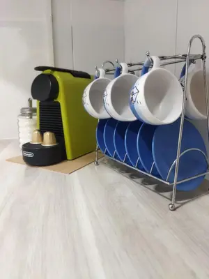a group of cups on a rack in a room at AEROPUERTO BARCELONA -Mi colibrí in El Prat de Llobregat