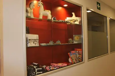 a room with a shelf with toys and books at Hostal Aslyp 114 in Barcelona