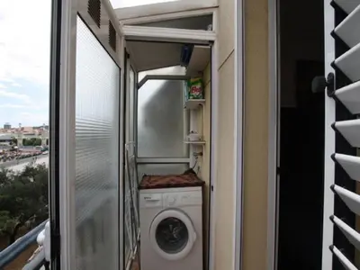 a washing machine in an rv with a window at Penthouse Vallespir in Barcelona