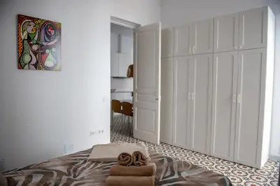 a bedroom with a bed and a large closet at Hauzify I Apartament Can Missé in Calella